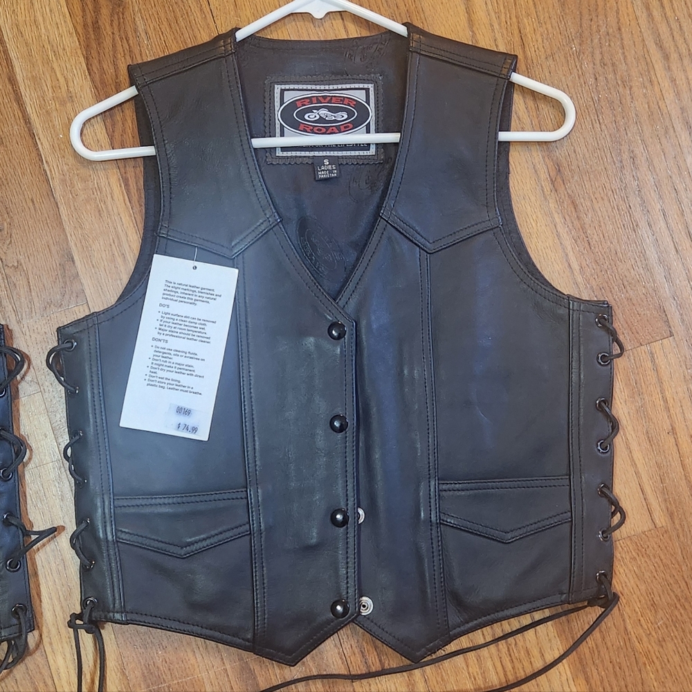 Women's leather vests in S (20" long x 17" wide), M (21"x18"), L (21.5"x19.5")